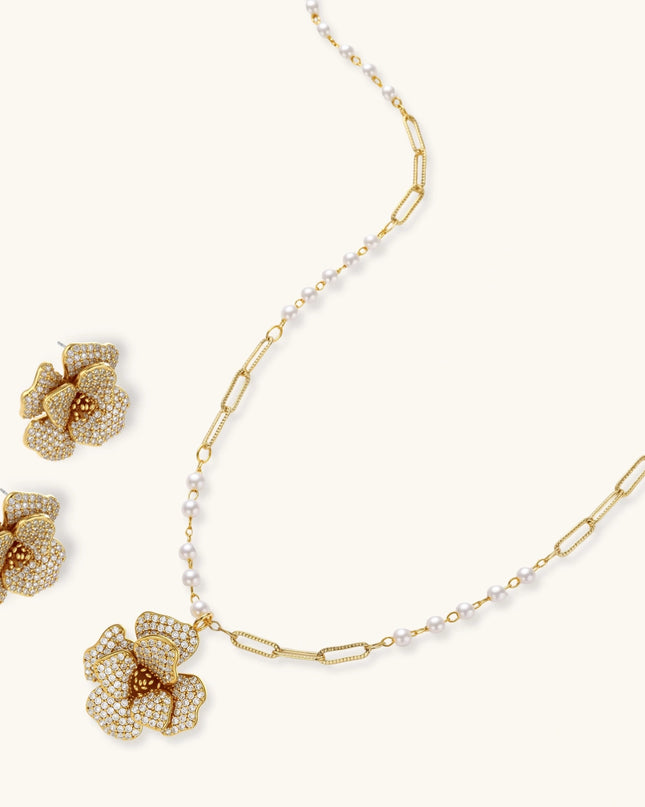 Goldenes Blumen Schmuckset mit Zirkonia und Perlenkette: Halskette und passende Ohrringe, 14K vergoldet