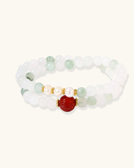 Mehrfach gewickeltes Armband aus weißer und grüner Jade mit Süßwasserperlen und roter Achat-Lotusblüte