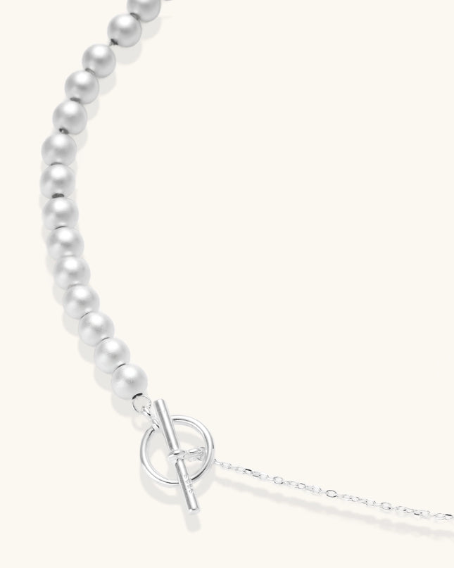 Lange Kugelkette aus 925 Silber mit Silberkugeln im Verlauf und Knebelverschluss