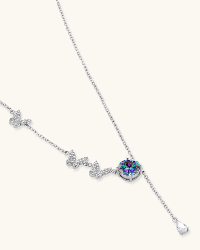 Halskette aus 925 Sterling Silber mit drei funkelnden Schmetterlingen, Regenbogen-Moissanit und Tropfenanhänger